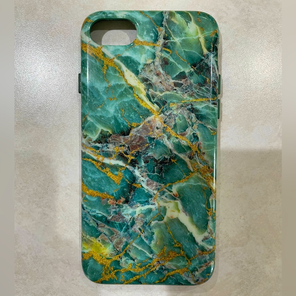 Velvet Caviar iPhone SE/8/7 Case
